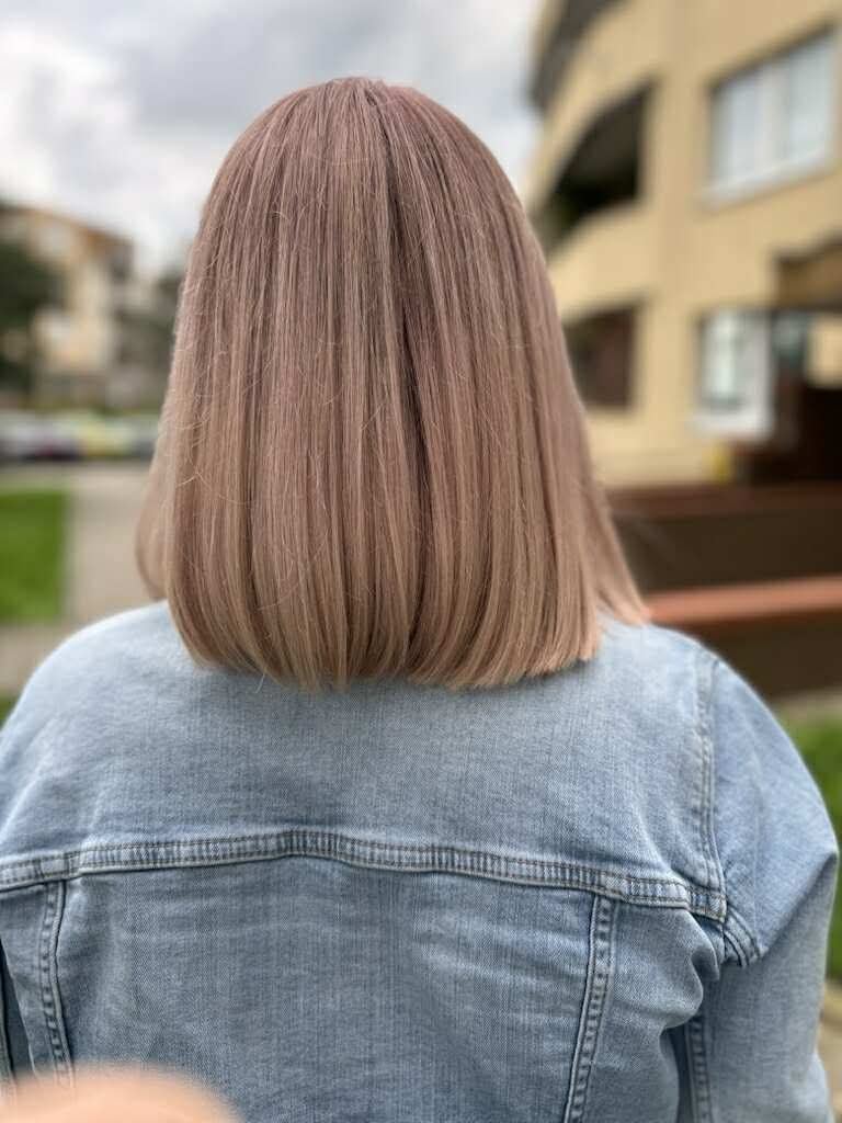 Bob w blondzie z różowym refleksem — koloryzacja WSÓWKA, Lubin